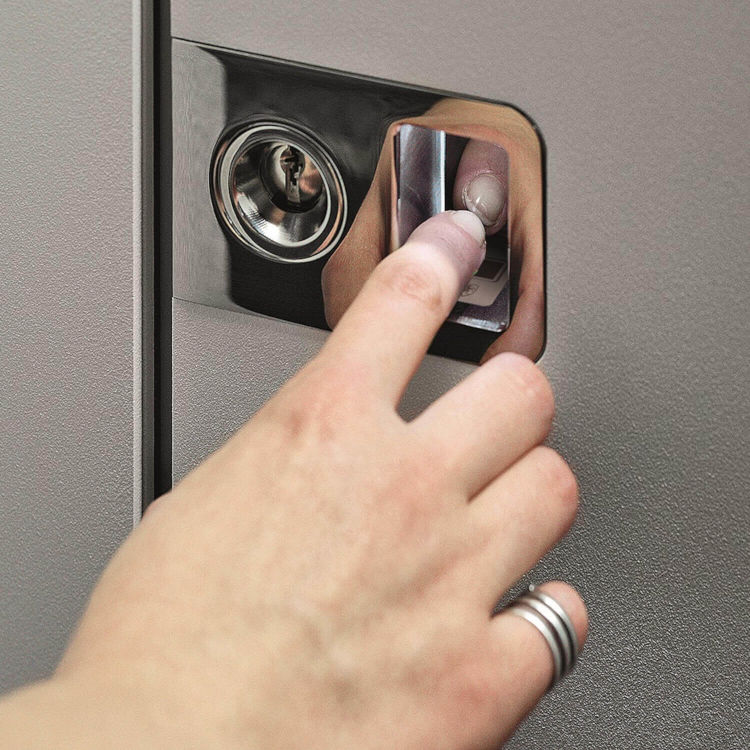 Haustür mit Fingerprint Sensor